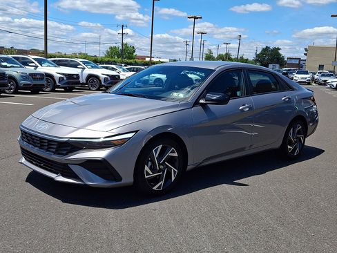 Certified 2025 Hyundai Elantra Sport FWD image 3