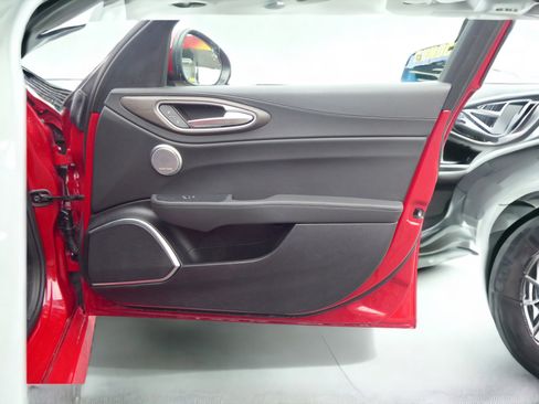 Used 2023 Alfa Romeo Giulia Ti image 21