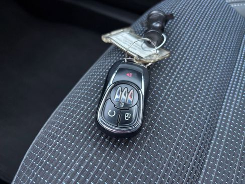 Used 2025 Buick Envista Preferred image 18