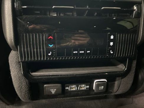 Used 2023 Jeep Wagoneer Series II w/ Convenience Group I image 9