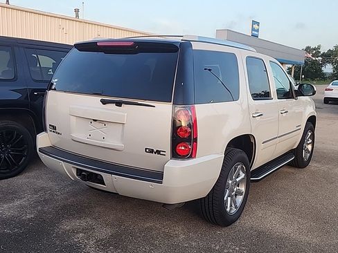 Used 2013 GMC Yukon Denali AWD/4WD image 2