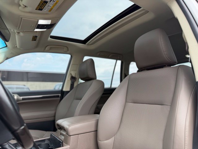 Used 2021 Lexus GX 460 Premium w/ Premium Package AWD/4WD image 17