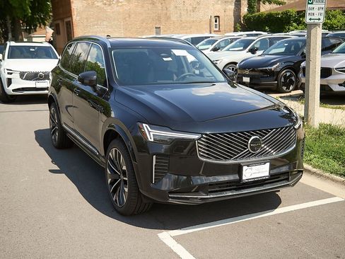 New 2025 Volvo XC90 B6 Plus w/ Protection Package image 4