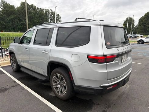 Used 2025 Jeep Wagoneer 4WD image 4