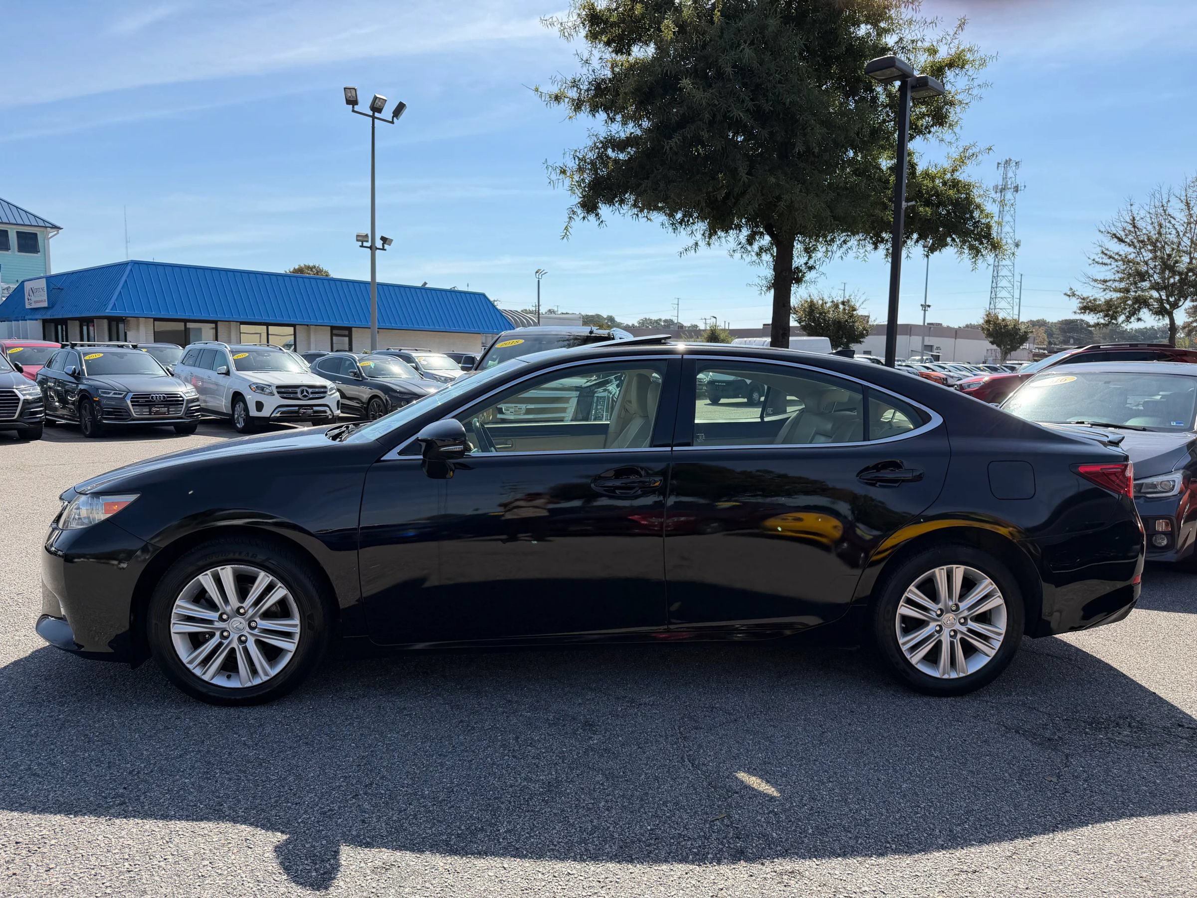 Used 2015 Lexus ES 350 w/ Premium Package FWD image 9