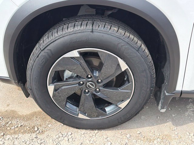 Used 2025 Nissan Rogue SV AWD/4WD image 13