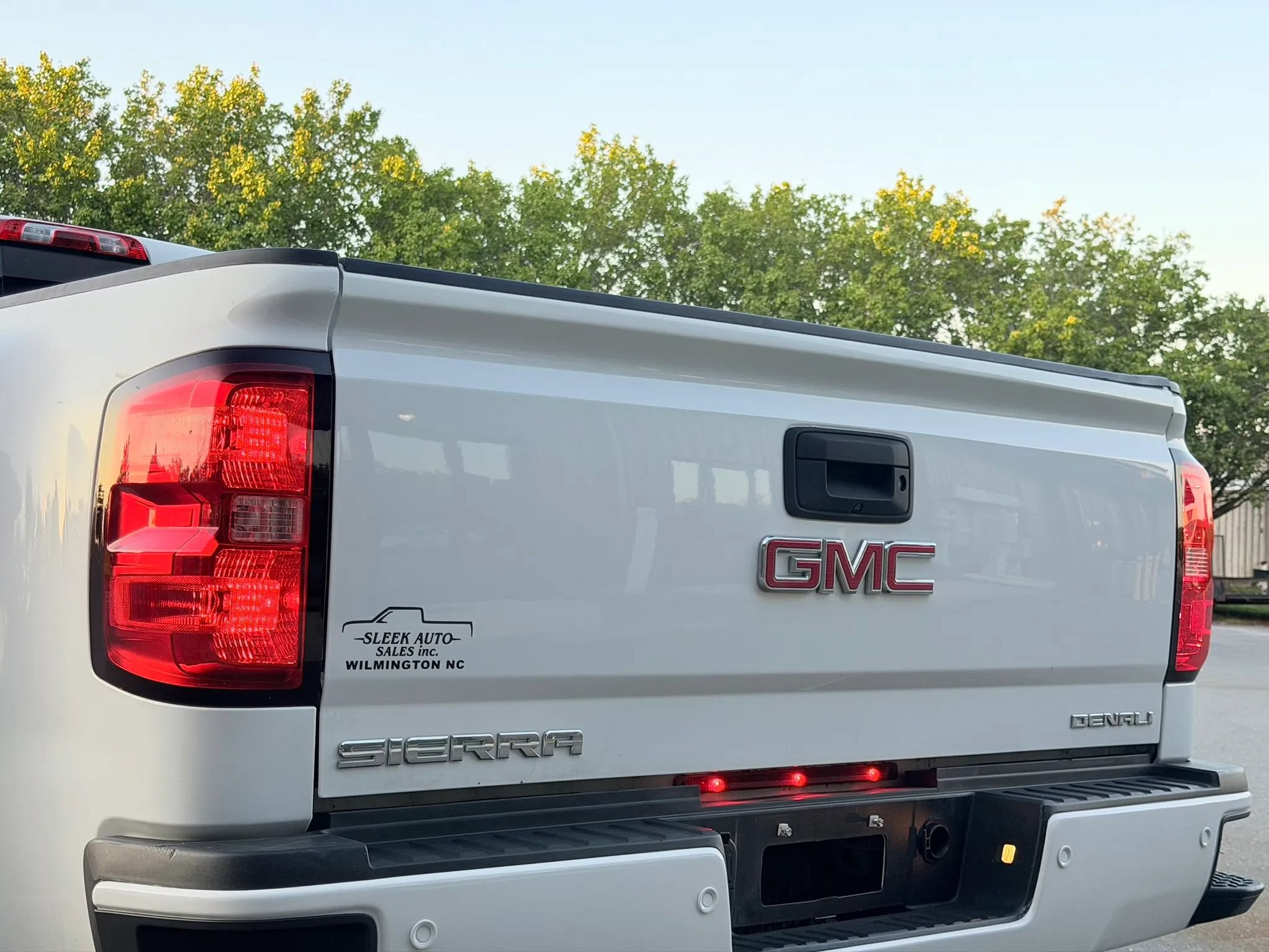 Used 2017 GMC Sierra 3500 Denali w/ Duramax Plus Package AWD/4WD image 15