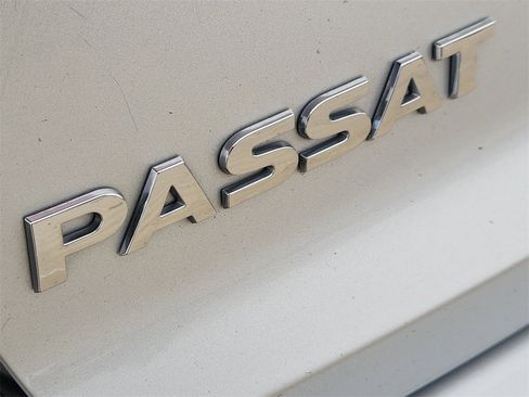 Used 2016 Volkswagen Passat 1.8T S image 12