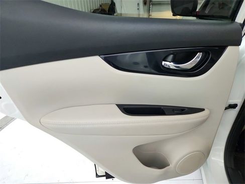 Used 2018 Nissan Rogue Sport SL image 32