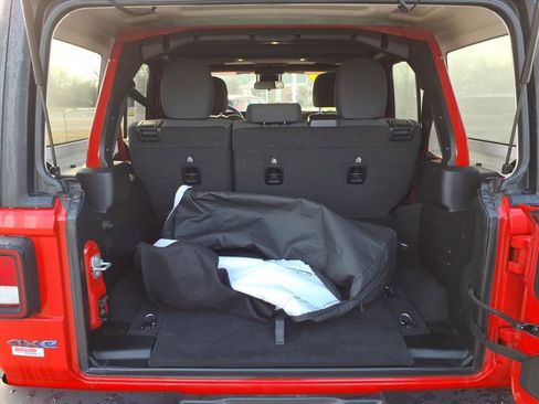 Used 2025 Jeep Wrangler Willys image 11