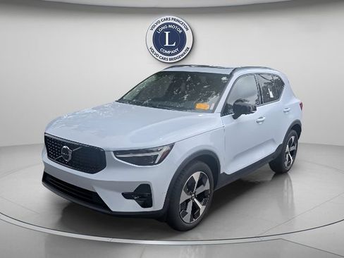 Certified 2026 Volvo XC40 B5 Plus AWD/4WD image 1