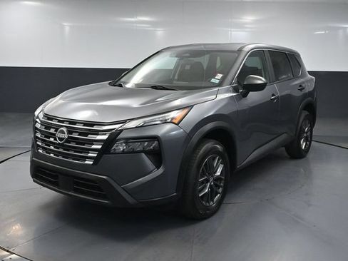 Used 2024 Nissan Rogue S FWD image 11