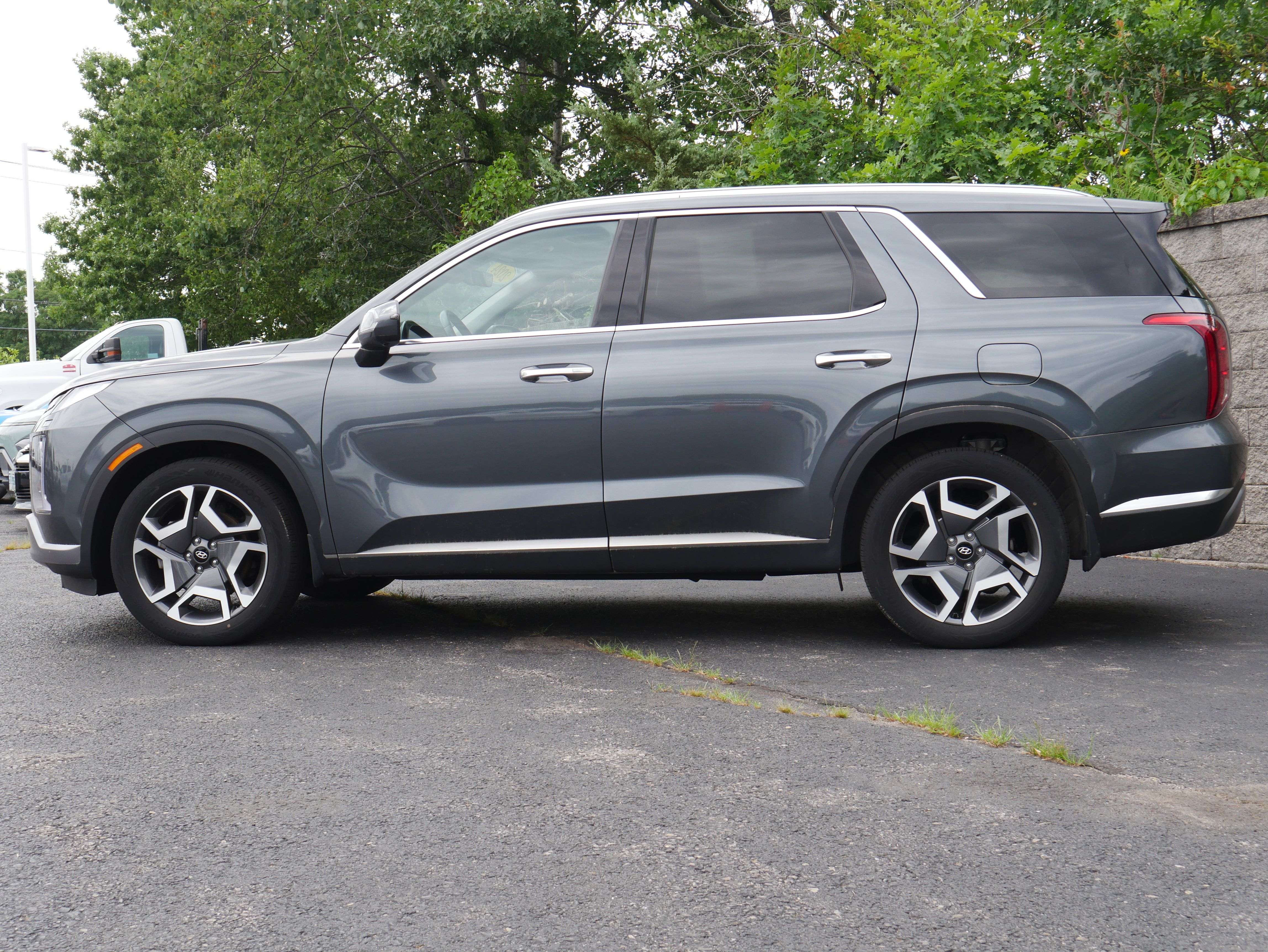 Used 2024 Hyundai Palisade Limited AWD/4WD image 3