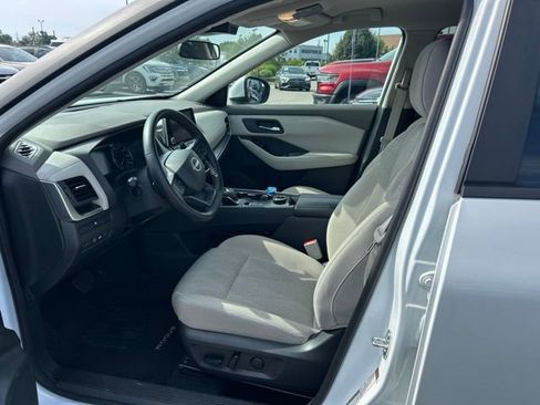 Used 2025 Nissan Rogue SV AWD/4WD image 6