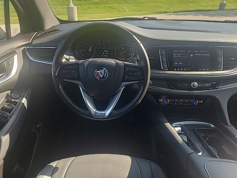 Used 2023 Buick Enclave Essence image 14