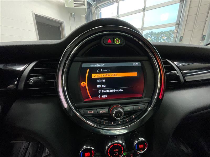 Used 2021 MINI Cooper 4-Door Hardtop w/ Premium Package FWD image 19
