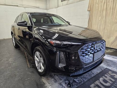 Certified 2025 Audi Q5 Premium w/ Convenience Package image 5