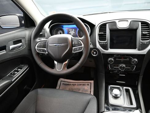 Used 2023 Chrysler 300 Touring w/ Sport Appearance Package image 12