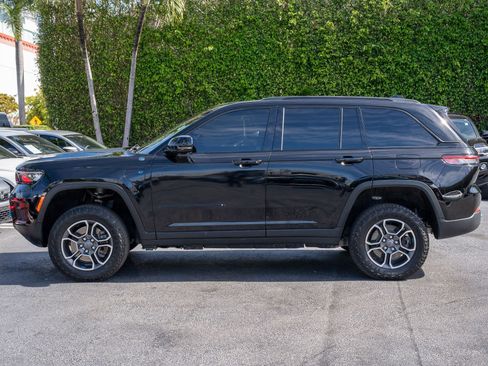 Used 2023 Jeep Grand Cherokee Trailhawk w/ Luxury Tech Group III image 8