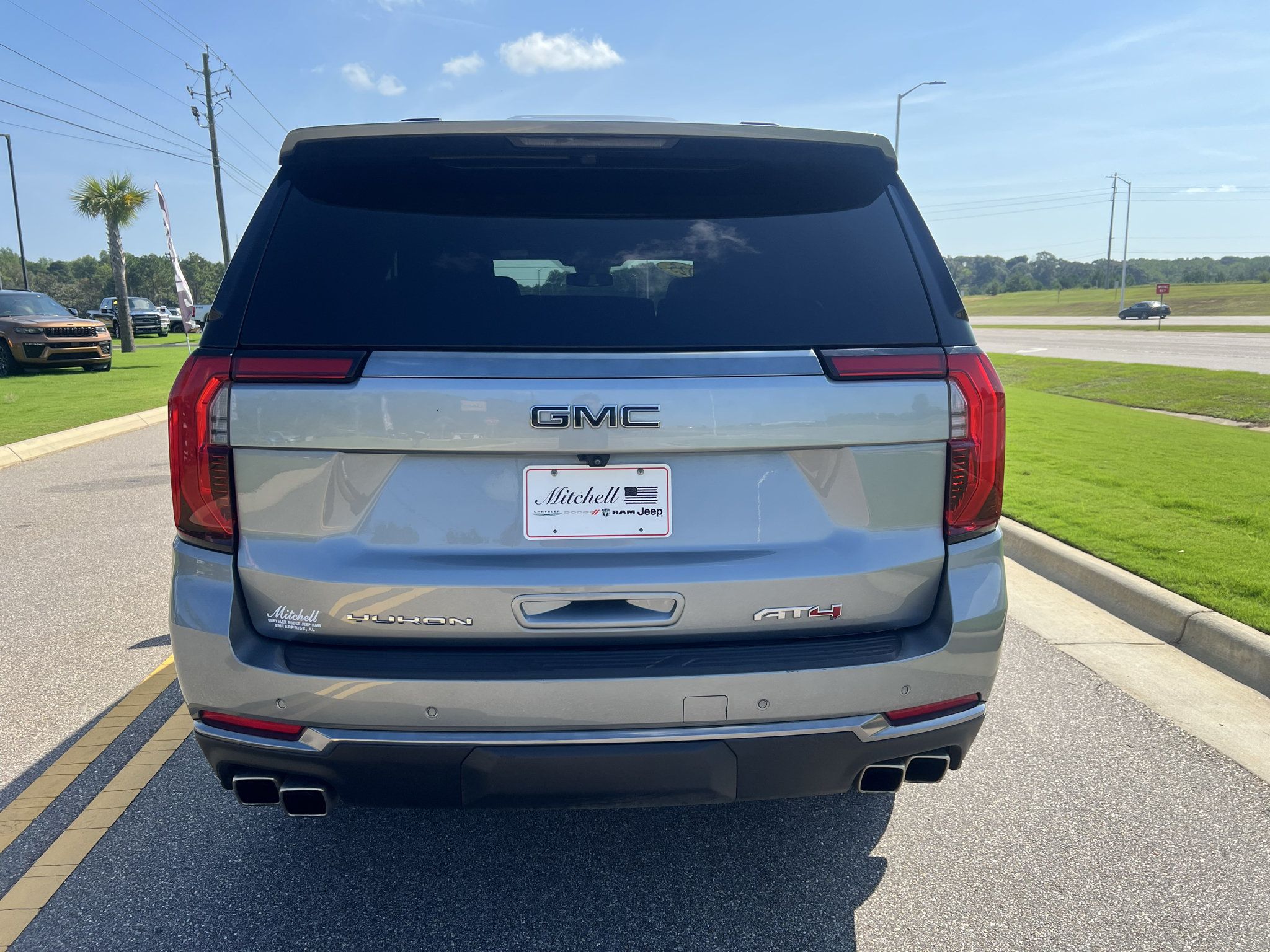 Used 2025 GMC Yukon AT4 w/ LPO, Get Active Package AWD/4WD image 5