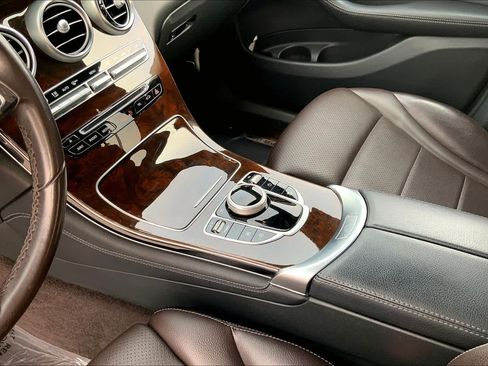 Used 2018 Mercedes-Benz GLC 300 4MATIC image 16