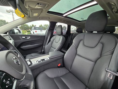 Used 2025 Volvo XC60 B5 Plus image 20
