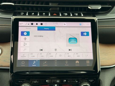 Used 2024 Jeep Grand Cherokee Summit w/ Advanced Protech Group IV AWD/4WD image 33