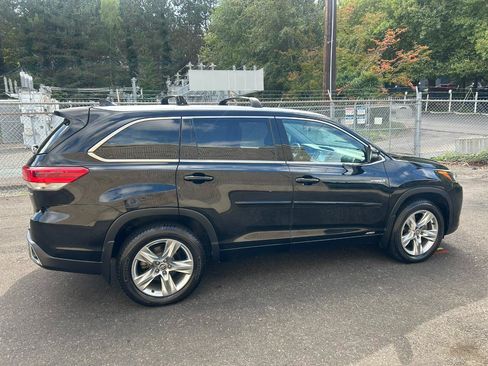 Used 2019 Toyota Highlander Limited AWD/4WD image 4