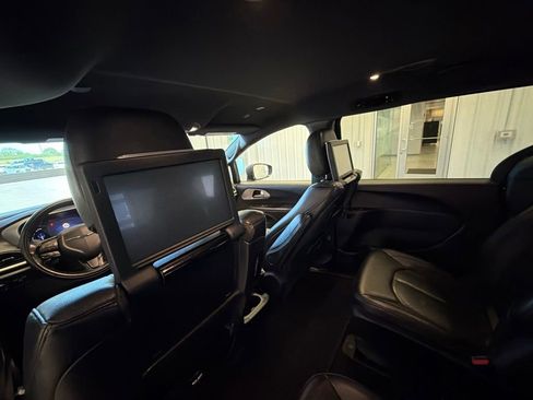 Used 2022 Chrysler Pacifica Touring-L w/ Uconnect Theater Family Group FWD image 22