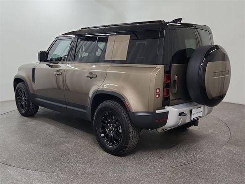 Used 2025 Land Rover Defender 110 S image 11