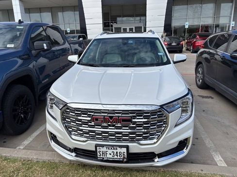 Used 2022 GMC Terrain Denali w/ Denali Premium Package image 3