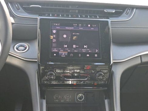 New 2025 Jeep Grand Cherokee L Altitude AWD/4WD image 16