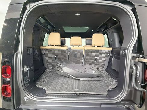 Certified 2025 Land Rover Defender 110 X-Dynamic SE AWD/4WD image 28