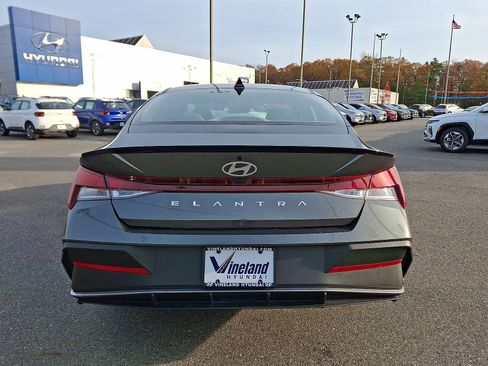Certified 2025 Hyundai Elantra Sport image 28