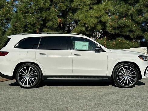 New 2026 Mercedes-Benz GLS 580 4MATIC image 3