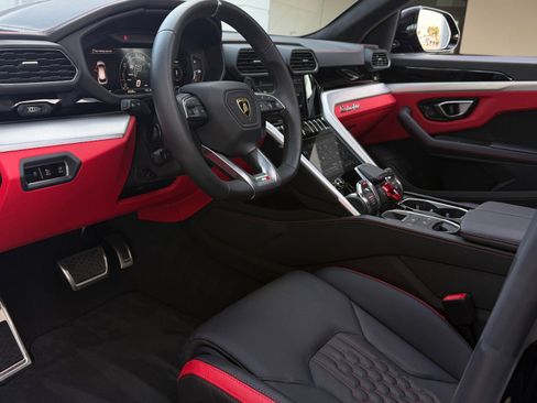 Used 2024 Lamborghini Urus S image 32