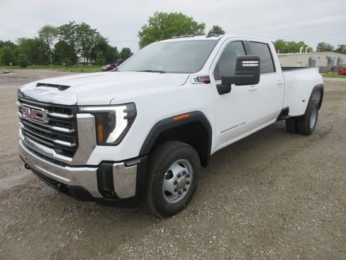New 2026 GMC Sierra 3500 SLE w/ SLE Value Package AWD/4WD image 10