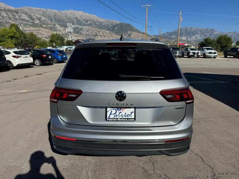 Used 2023 Volkswagen Tiguan SE AWD/4WD image 4
