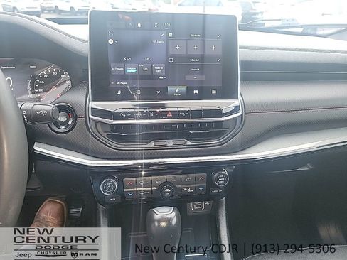 Used 2023 Jeep Compass Trailhawk image 10