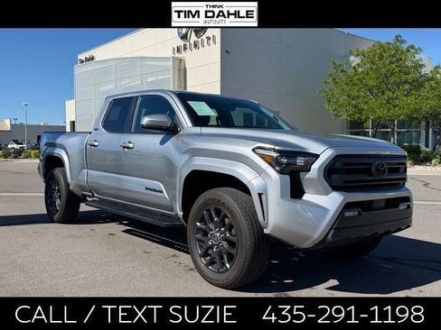 Used 2025 Toyota Tacoma SR5 AWD/4WD image 1