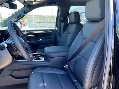 New 2026 Chevrolet Suburban LT AWD/4WD image 9