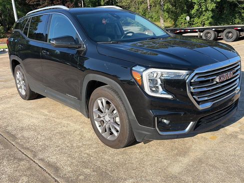 Used 2024 GMC Terrain SLT FWD image 1