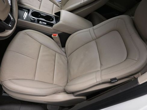 Used 2022 Lincoln Corsair AWD w/ Premium Package image 11