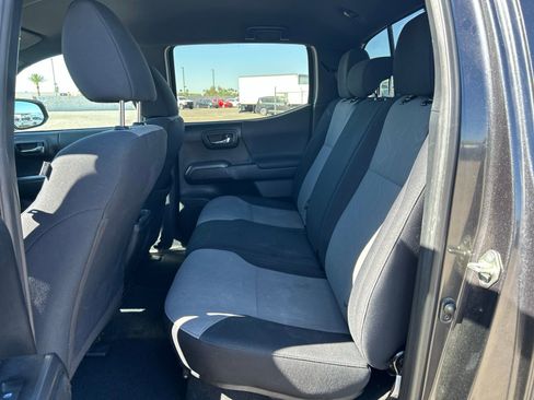 Used 2020 Toyota Tacoma TRD Sport w/ Technology Package image 13