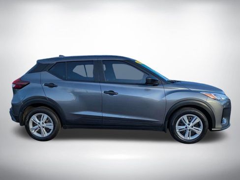 Used 2024 Nissan Kicks S image 3