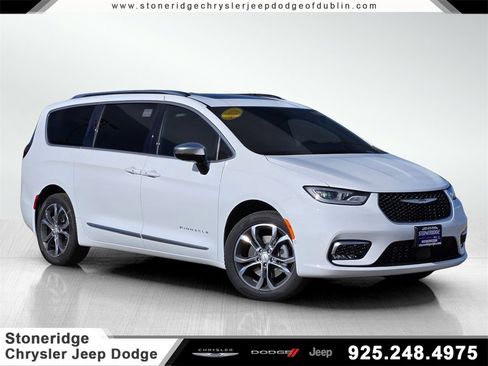 New 2026 Chrysler Pacifica Pinnacle image 1