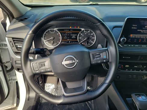 Used 2025 Nissan Rogue SV AWD/4WD image 25