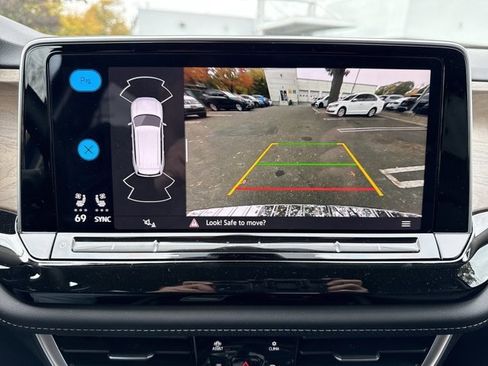 Used 2025 Volkswagen Atlas SE w/ Black Wheel Package image 19