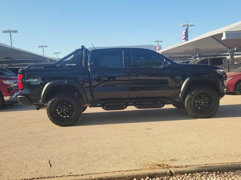 Used 2025 Chevrolet Colorado ZR2 w/ Midnight Edition AWD/4WD image 9