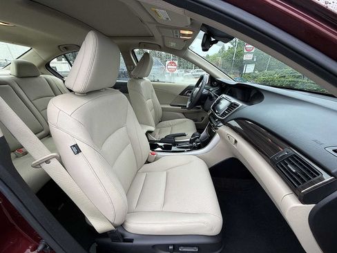 Used 2017 Honda Accord EX-L image 22